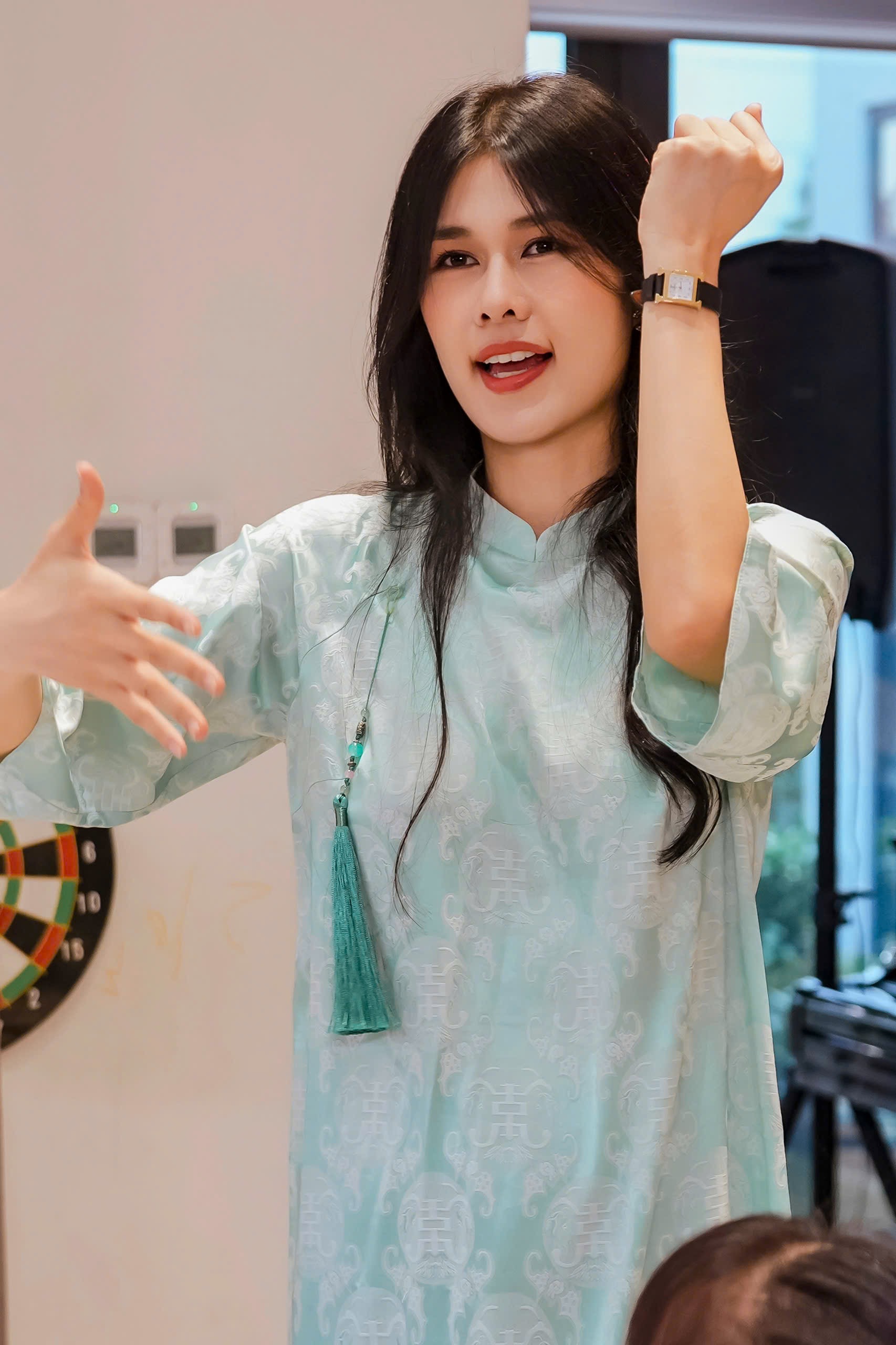 Ph&uacute;c Anh ra bản tiếng Anh ca kh&uacute;c "54 D&acirc;n Tộc Việt Nam", phần h&igrave;nh ảnh g&acirc;y x&uacute;c động mạnh - Ảnh 4.