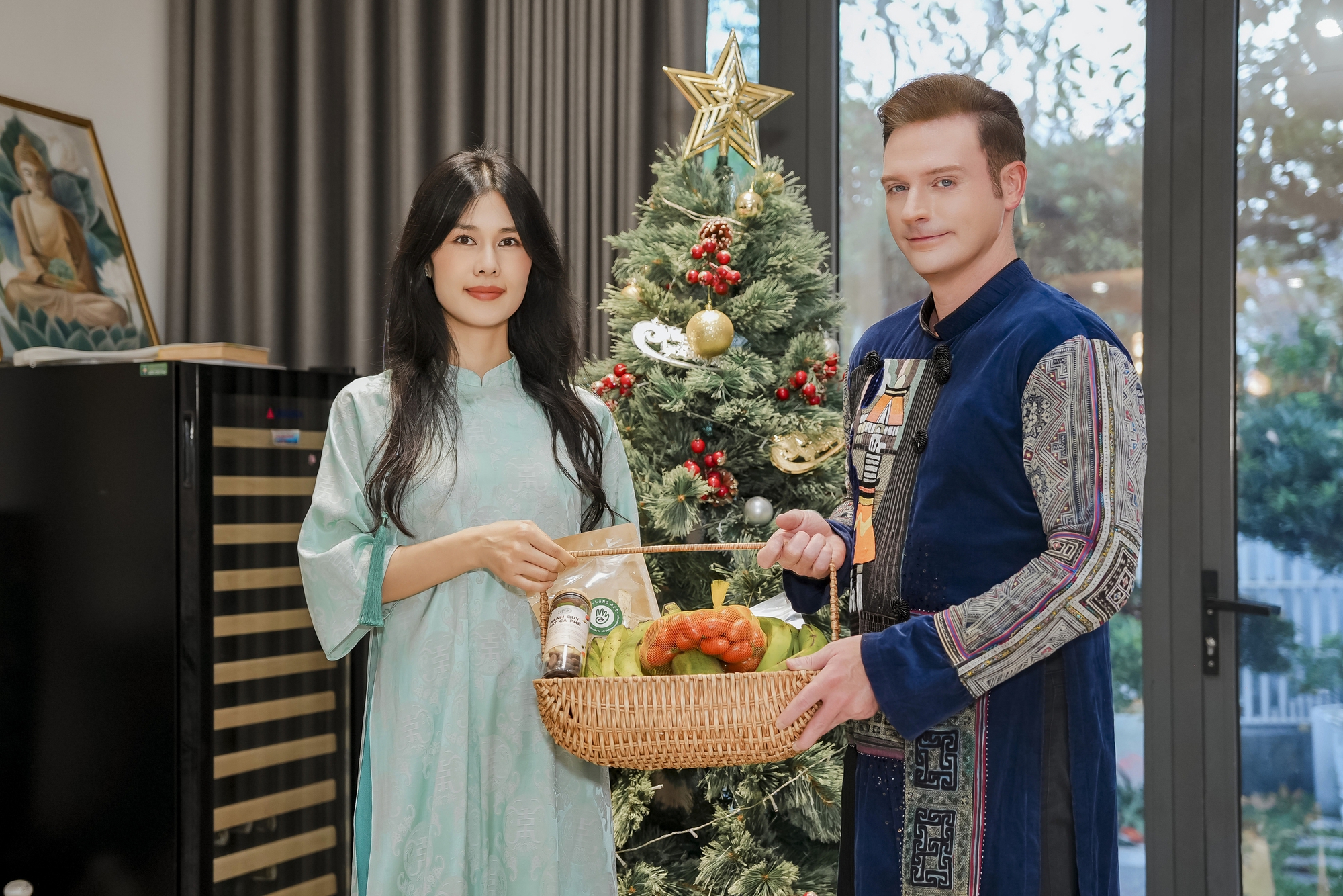 Ph&uacute;c Anh ra bản tiếng Anh ca kh&uacute;c "54 D&acirc;n Tộc Việt Nam", phần h&igrave;nh ảnh g&acirc;y x&uacute;c động mạnh - Ảnh 5.