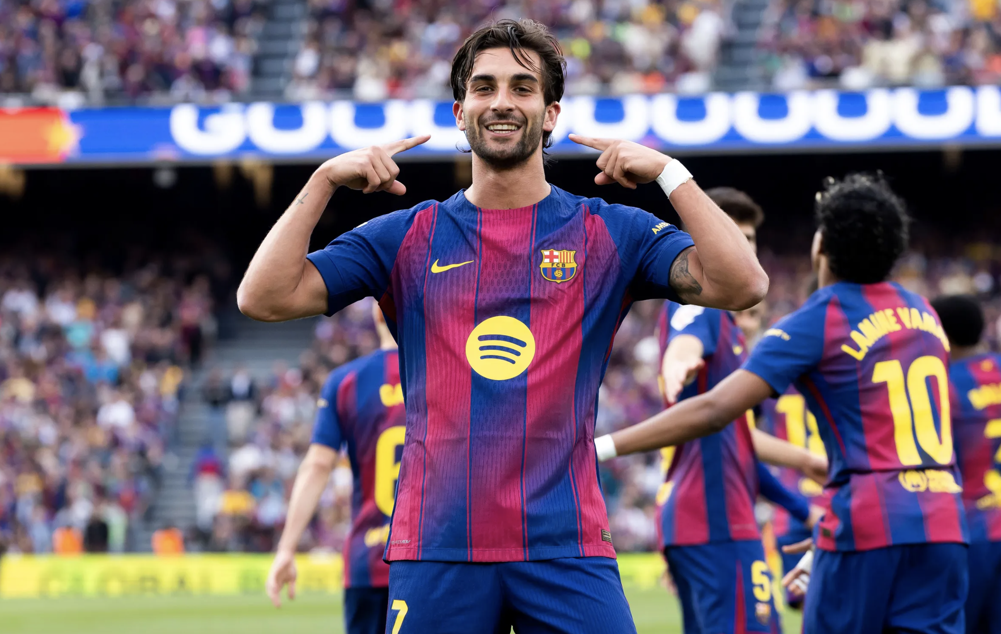 Barcelona đại thắng derby Catalan, &aacute;p s&aacute;t ng&ocirc;i v&ocirc; địch La Liga - Ảnh 2.