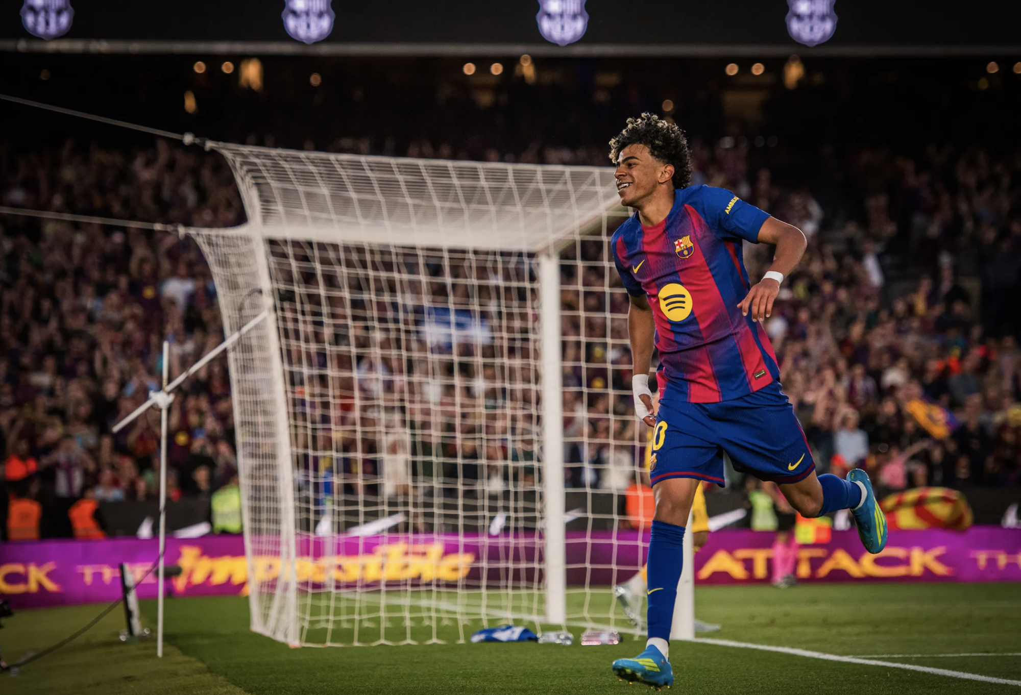 Barcelona đại thắng derby Catalan, &aacute;p s&aacute;t ng&ocirc;i v&ocirc; địch La Liga - Ảnh 4.