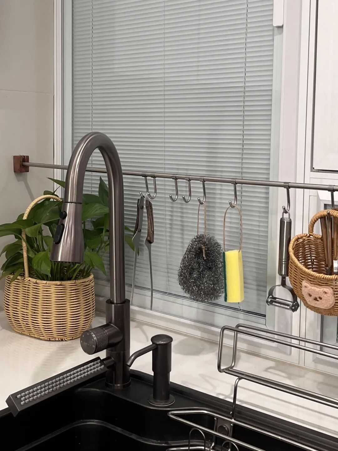 9 thiết kế bếp th&ocirc;ng minh gi&uacute;p giảm một nửa thời gian nấu nướng: Nhỏ th&ocirc;i nhưng d&ugrave;ng rồi kh&oacute; bỏ- Ảnh 1.