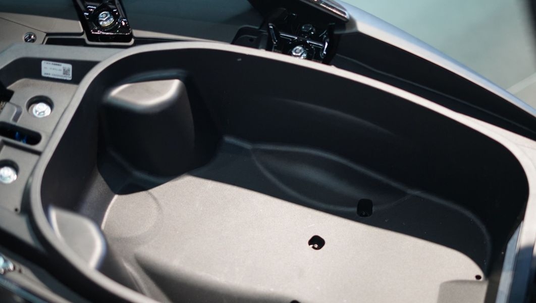 Chưa đến 50 triệu đ&atilde; c&oacute; thể mua được xe tay ga sở hữu loạt c&ocirc;ng nghệ khủng v&agrave; ngoại h&igrave;nh y hệt Yamaha XMAX- Ảnh 8.