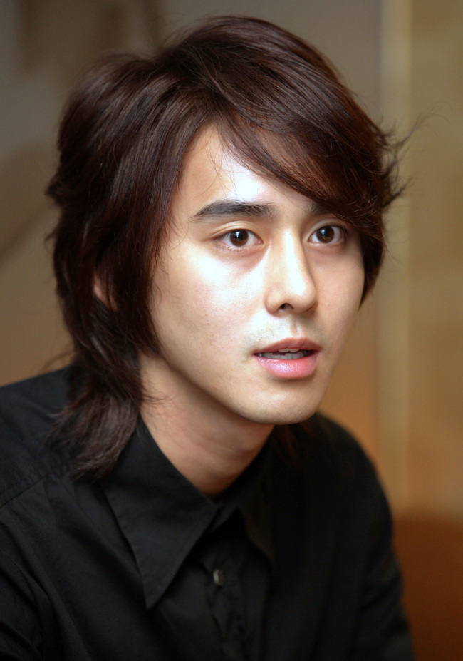 Nam diễn vi&ecirc;n 1m8 đẹp nức tiếng rơi từ tầng 11 xuống đất- Ảnh 2.