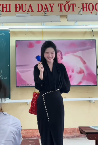 Ngẫu hứng biểu diễn ảo thuật, c&ocirc; gi&aacute;o xinh đẹp khiến CDM hết lời khen ngợi- Ảnh 3.