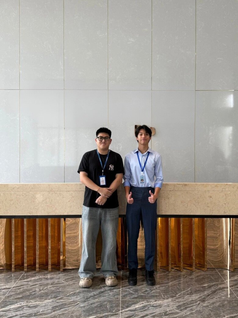 Con trai H&agrave; Hồ: Lịch l&atilde;m, phong th&aacute;i tổng t&agrave;i, đứng với bố như người &ldquo;khổng lồ&rdquo; - Ảnh 10.