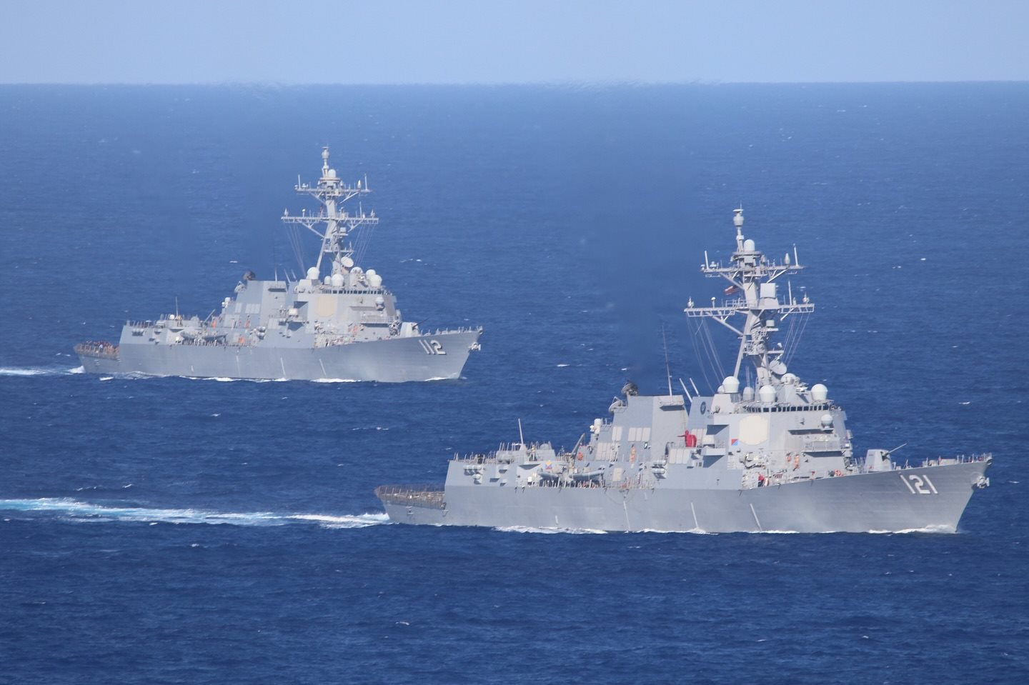2 chiếm hạm của Hải qu&acirc;n Mỹ xuất hiện tại eo biển Hormuz &ndash; sắp l&agrave;m 1 việc cả thế giớI c&ugrave;ng mong chờ - Ảnh 1.