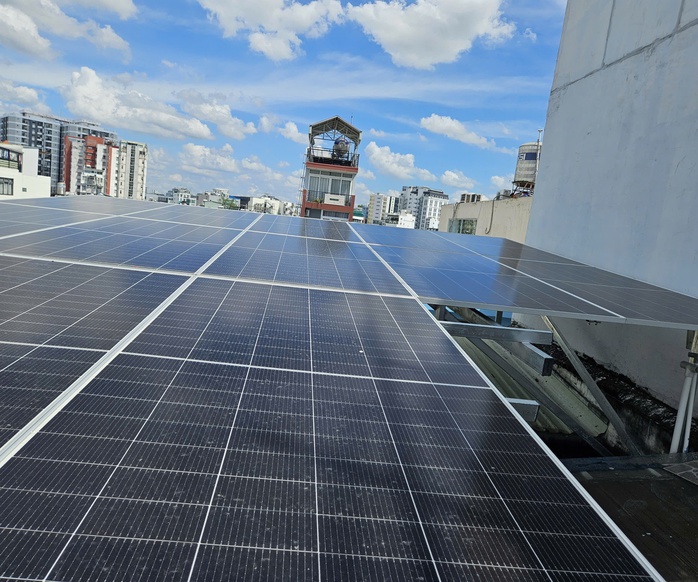 Lắp điện mặt trời ở chung cư: Giải ph&aacute;p tiết kiệm tiền điện Hiệu quả năm 2026 - Ảnh 1.