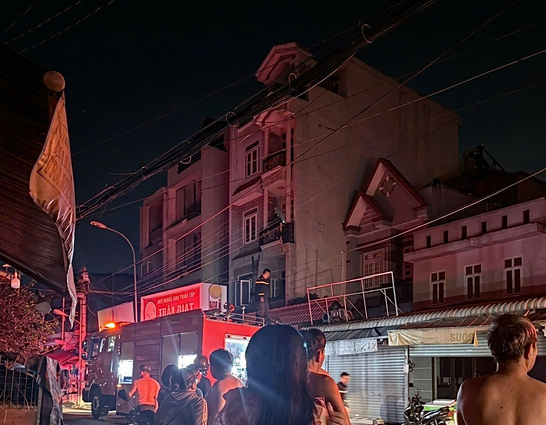 Cháy nhà trọ TPHCM: Hai nạn nhân tử vong , 5 người bị thương trong vụ hỏa hoạn - Ảnh 1. Cháy nhà trọ TPHCM: Hai nạn nhân tử vong , 5 người bị thương trong vụ hỏa hoạn - Ảnh 1.