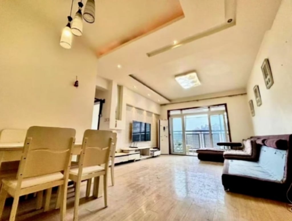 Những c&acirc;u chuyện kỳ quặc ở Trung Quốc: Nh&agrave; d&iacute;nh dớp, thang m&aacute;y lạ v&agrave; chuột Mickey - Ảnh 2.