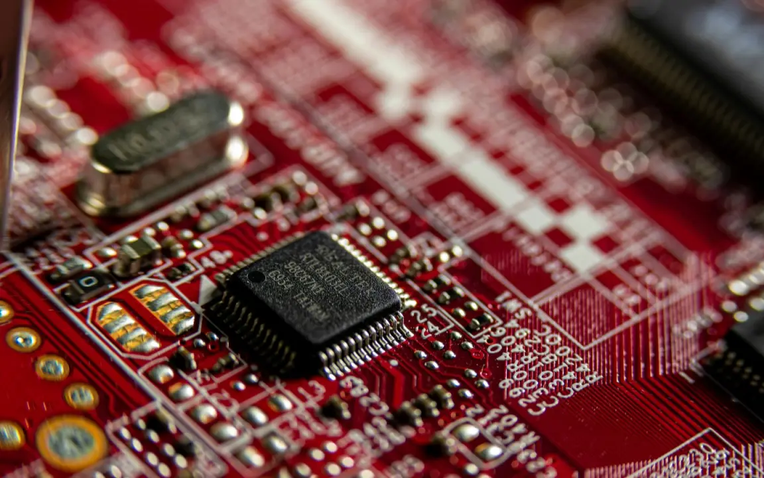 Hiểu r&otilde; hơn về hầm lượng tử v&agrave; c&aacute;ch điều khiển electron trong c&ocirc;ng nghệ chip 2026 - Ảnh 1.