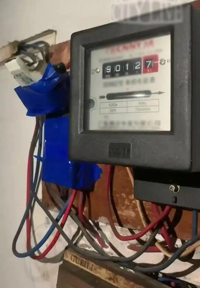 Thu&ecirc; trọ ph&aacute;t hiện trả thừa gần 400 triệu đồng tiền điện trong 9 năm - Ảnh 1.