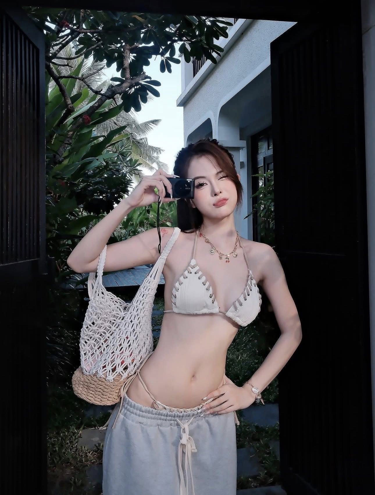 Hot girl 8 triệu người theo d&otilde;i: L&agrave;n da trắng b&oacute;c, khoe d&aacute;ng gợi cảm - Ảnh 1.