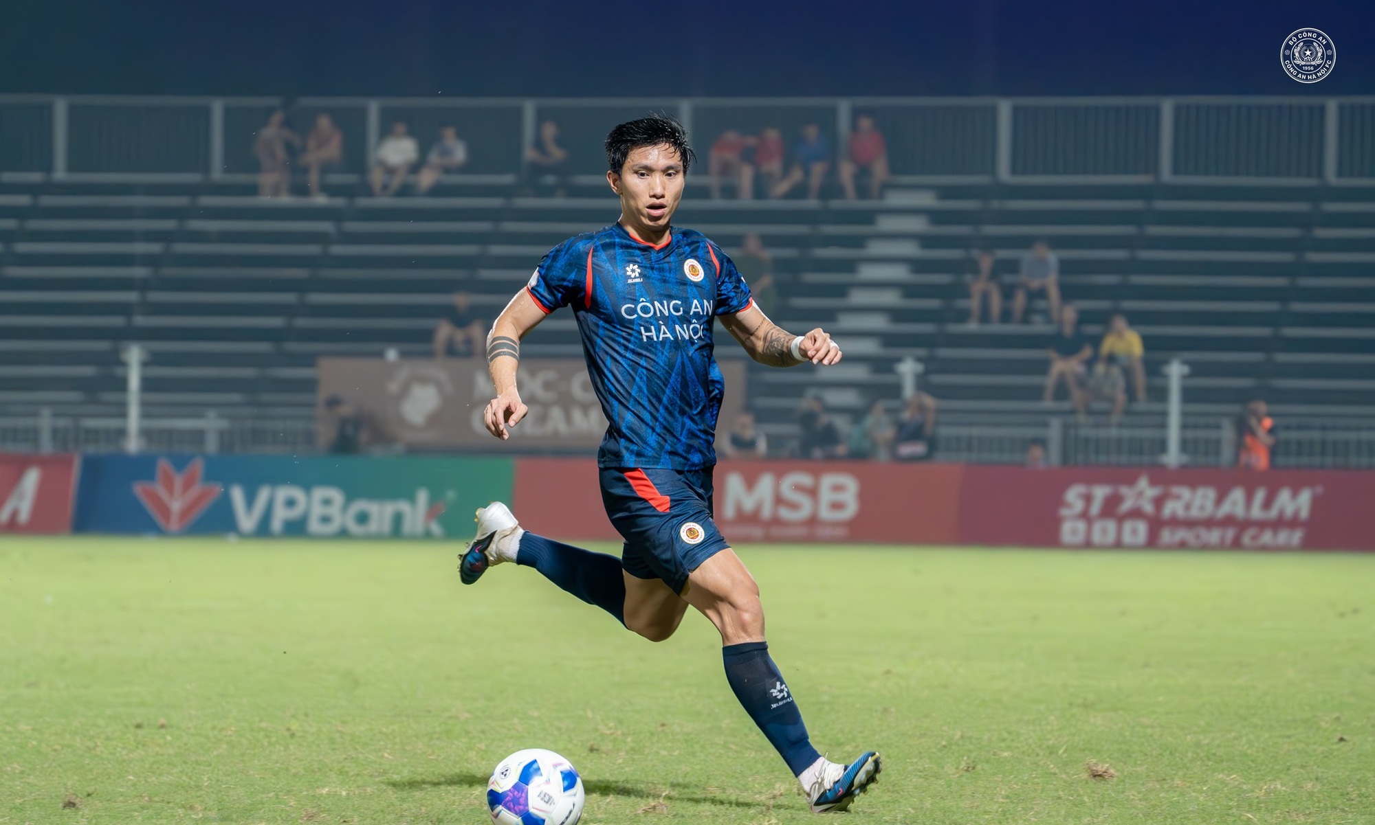 Đo&agrave;n Văn Hậu nhận &aacute;n phạt - Ảnh 1.