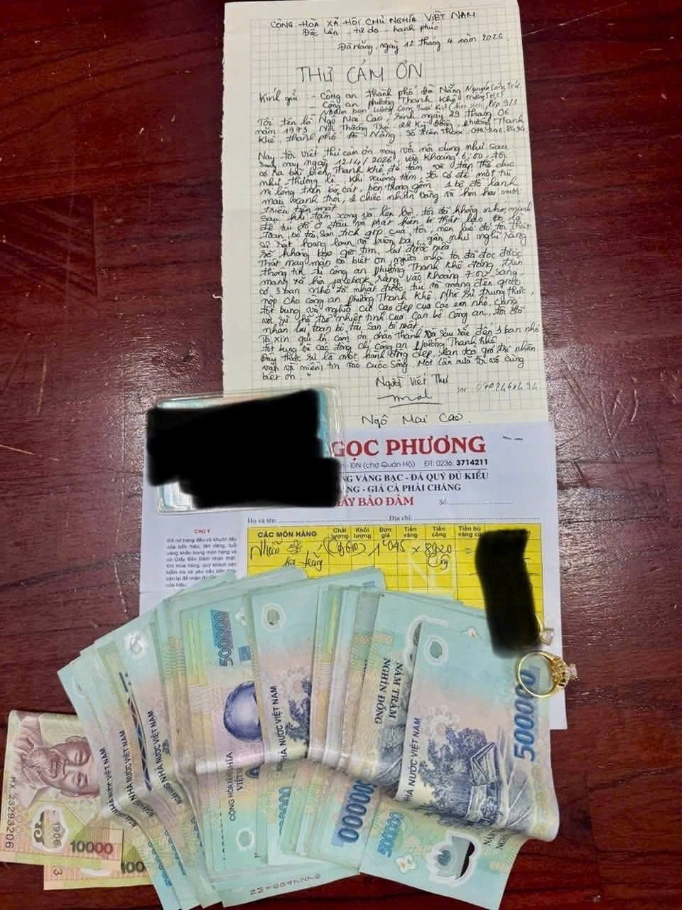 Ph&aacute;t hiện hơn 20 triệu đồng tiền mặt v&agrave; 2 chiếc nhẫn v&agrave;ng tr&ecirc;n b&atilde;i biển - Ảnh 2.