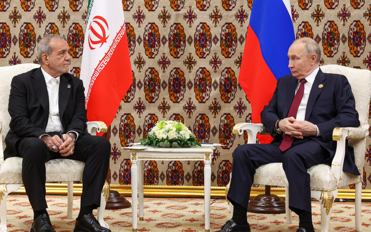 T&ecirc;n lửa Iran m&agrave;u hồng với d&ograve;ng chữ lạ bay tới Israel: C&acirc;u chuyện ph&iacute;a sau khiến mạng x&atilde; hội b&ugrave;ng nổ - Ảnh 2.