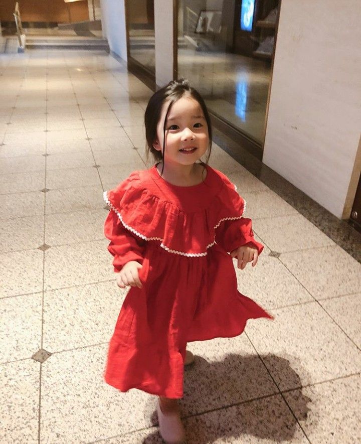 3 sự thật về đứa trẻ th&iacute;ch m&agrave;u đỏ - Ảnh 1.