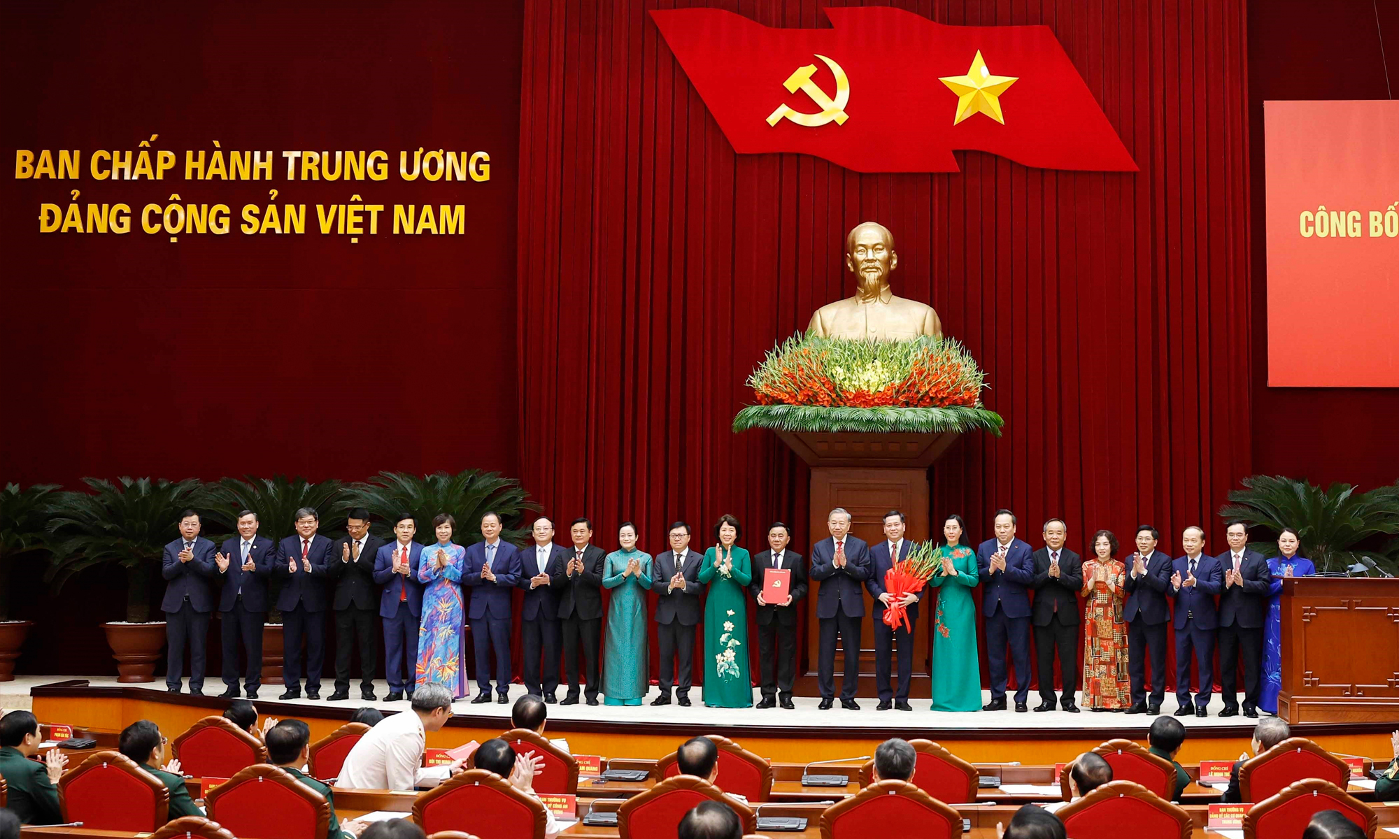 Tổng B&iacute; thư T&ocirc; L&acirc;m t&aacute;i cử B&iacute; thư Qu&acirc;n ủy Trung ương nhiệm kỳ 2025 - 2030 - Ảnh 3.