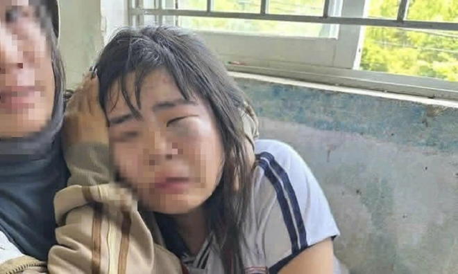 Nữ sinh lớp 7 bị nhóm nam sinh đánh hội đồng nhập viện ở Quảng Ngãi - Ảnh 1.