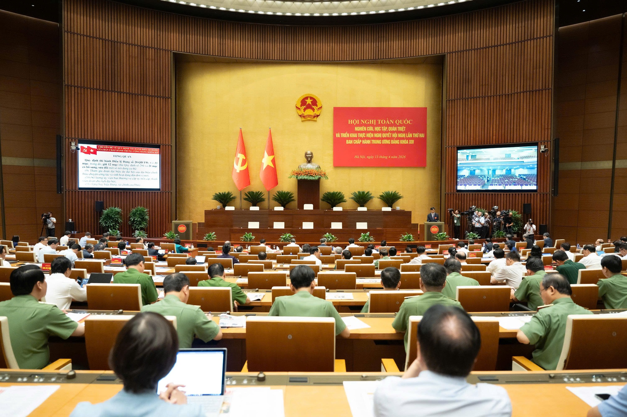 &Ocirc;ng Nguyễn Duy Ngọc v&agrave; m&ocirc; h&igrave;nh B&iacute; thư cấp ủy đồng thời l&agrave; thủ trưởng đơn vị 2026 - Ảnh 2.