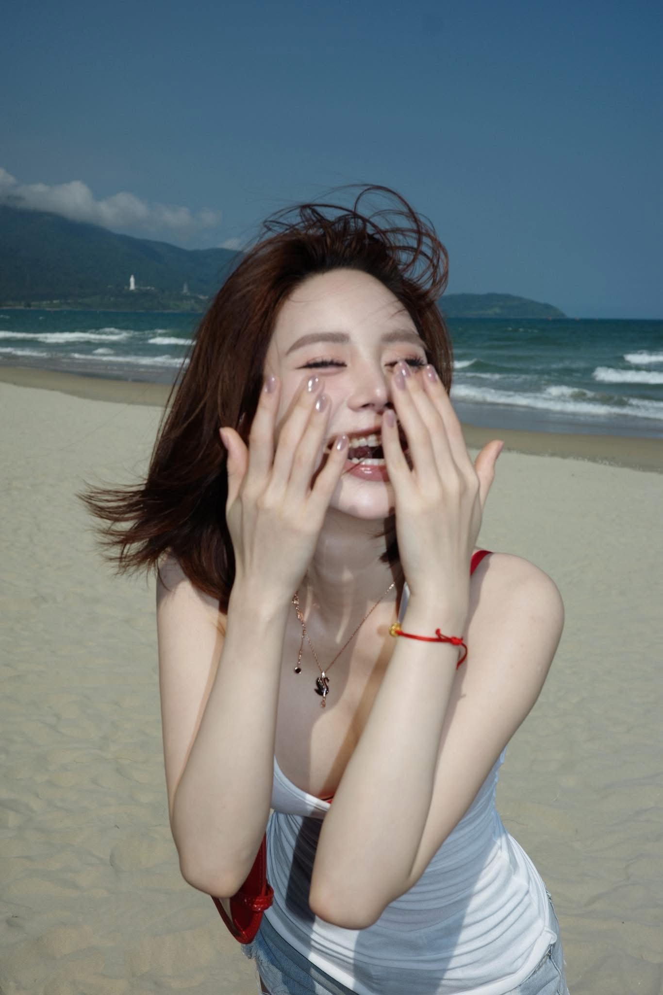 Lisa "bản Việt" tung ảnh đi biển: Từ ngọt ng&agrave;o đến quyến rũ đều c&acirc;n đẹp! - Ảnh 6.