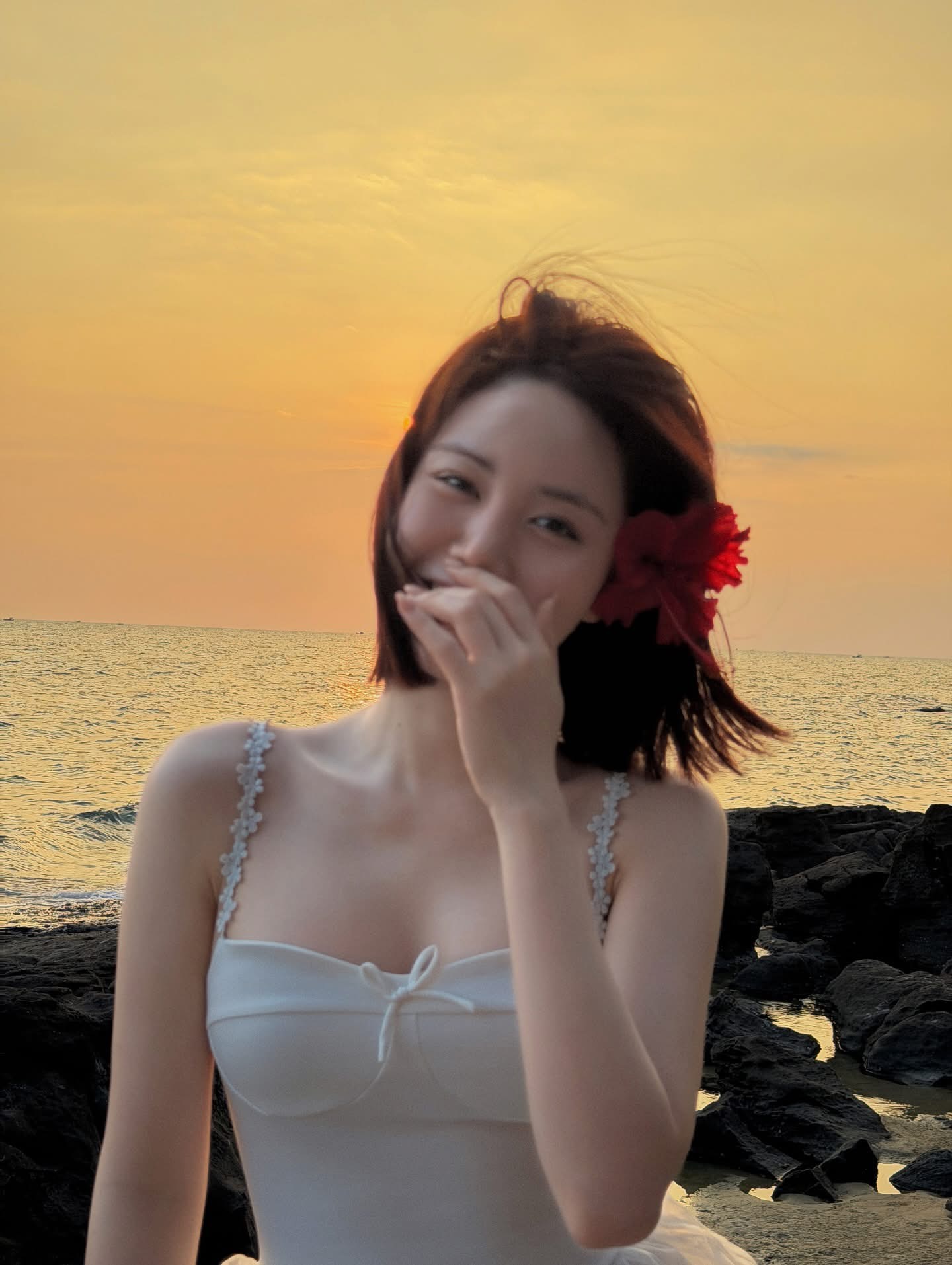 Lisa "bản Việt" tung ảnh đi biển: Từ ngọt ng&agrave;o đến quyến rũ đều c&acirc;n đẹp! - Ảnh 5.