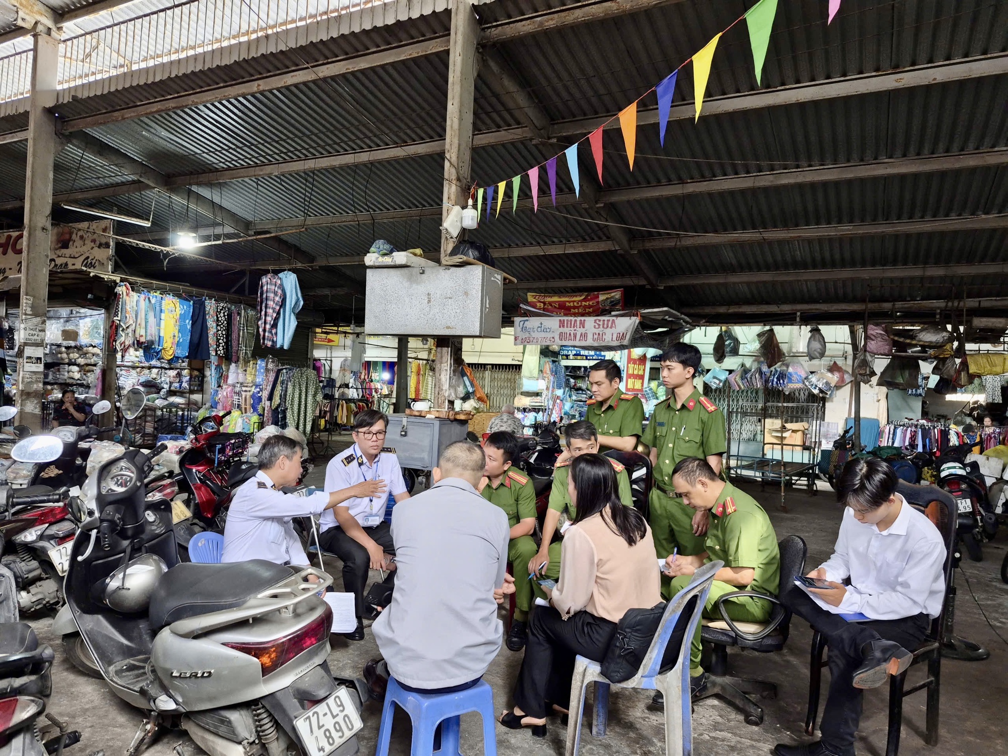 Đột k&iacute;ch 2 l&ograve; giết mổ ch&oacute; m&egrave;o kh&ocirc;ng ph&eacute;p tại TPHCM năm 2026 - Ảnh 2.