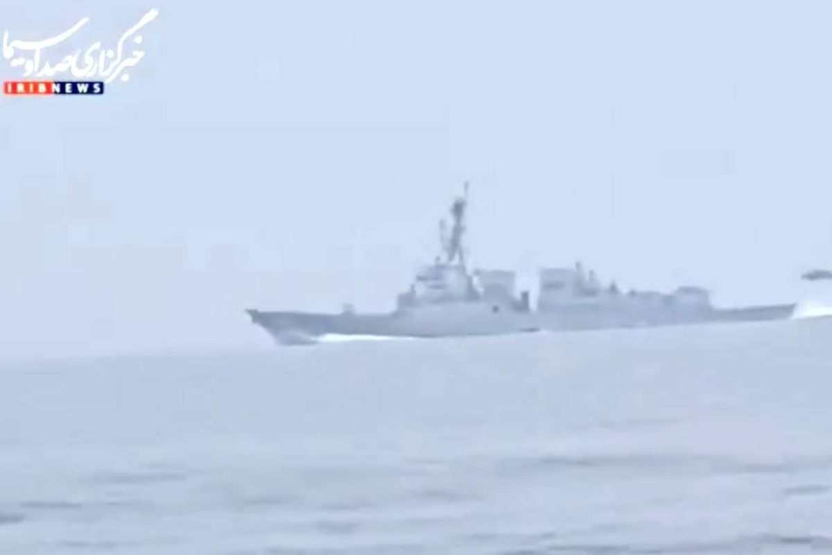 Iran phát cảnh báo “thép” với tàu chiến Mỹ tại eo biển Hormuz - Ảnh 1. Iran phát cảnh báo “thép” với tàu chiến Mỹ tại eo biển Hormuz - Ảnh 1.