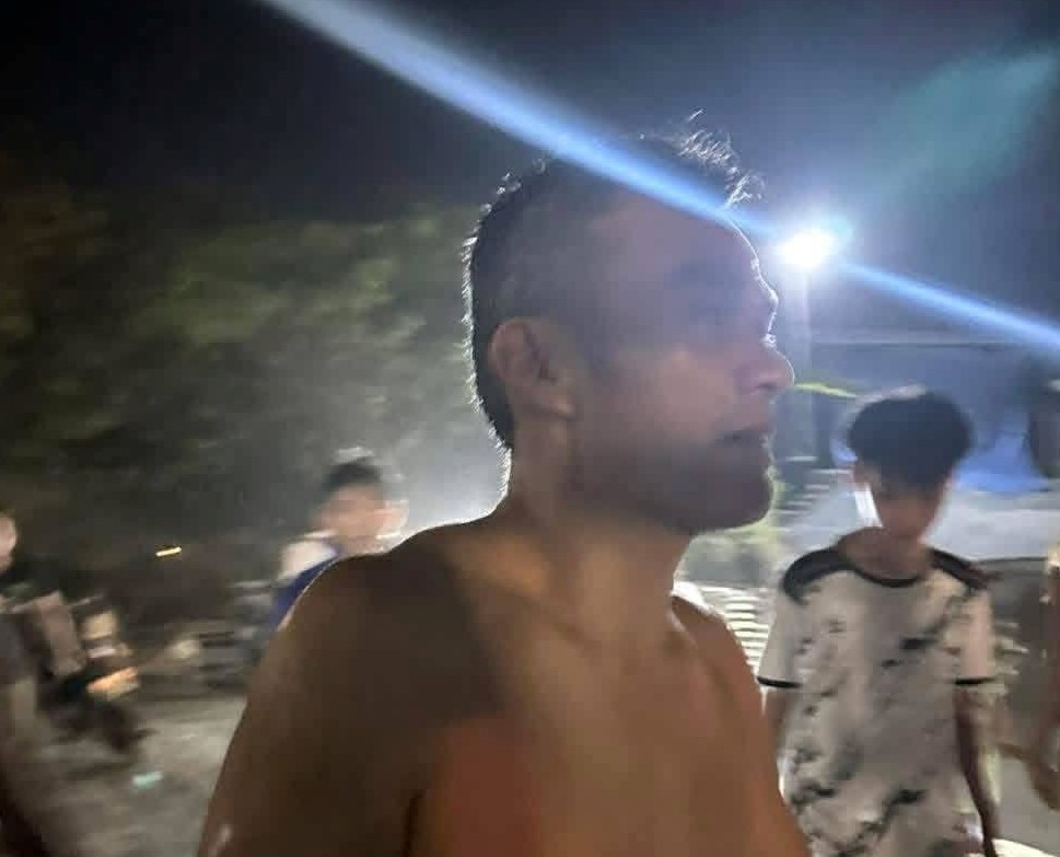 Người đàn ông dũng cảm cứu sống mẹ con nhảy cầu tự tử tại Nghệ An - Ảnh 1. Người đàn ông dũng cảm cứu sống mẹ con nhảy cầu tự tử tại Nghệ An - Ảnh 1.