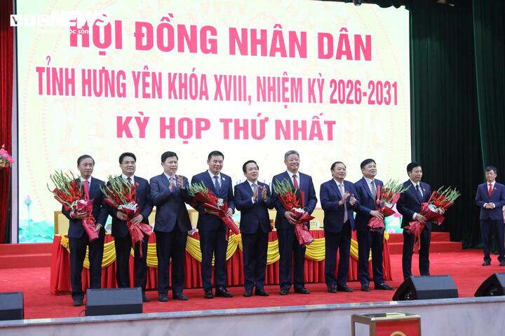 &Ocirc;ng Nguyễn Mạnh Quyền được bầu l&agrave;m Chủ tịch UBND tỉnh Hưng Y&ecirc;n nhiệm kỳ 2026 - 2031 - Ảnh 2.