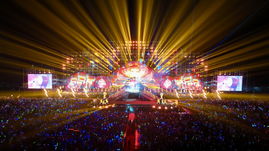 Tổng Gi&aacute;m đốc VOV Đỗ Tiến Sỹ đ&aacute;nh trống khai mạc Li&ecirc;n hoan Ph&aacute;t thanh to&agrave;n quốc lần thứ XVII - Ảnh 2.