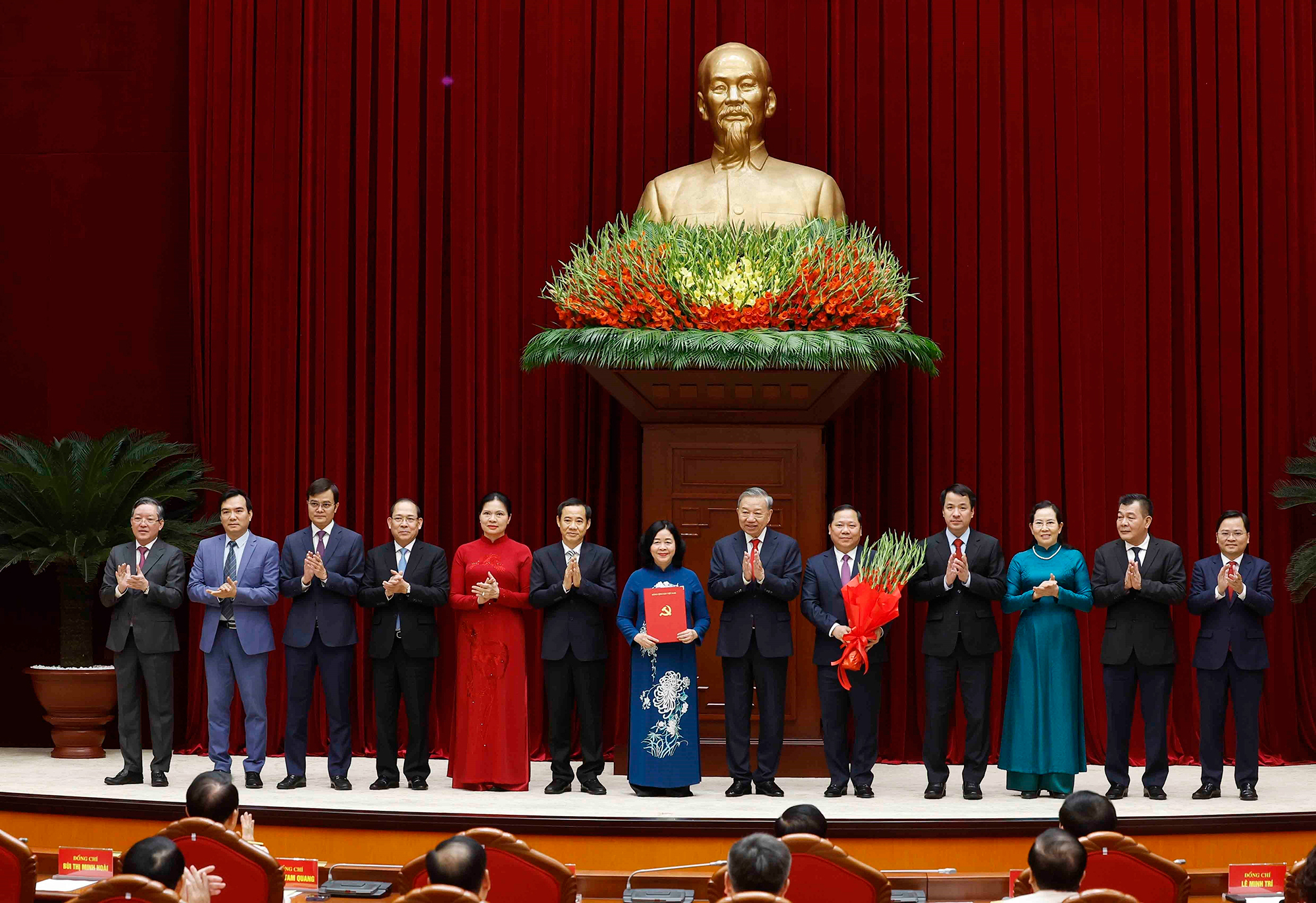 Tổng B&iacute; thư T&ocirc; L&acirc;m t&aacute;i cử B&iacute; thư Qu&acirc;n ủy Trung ương nhiệm kỳ 2025 - 2030 - Ảnh 4.