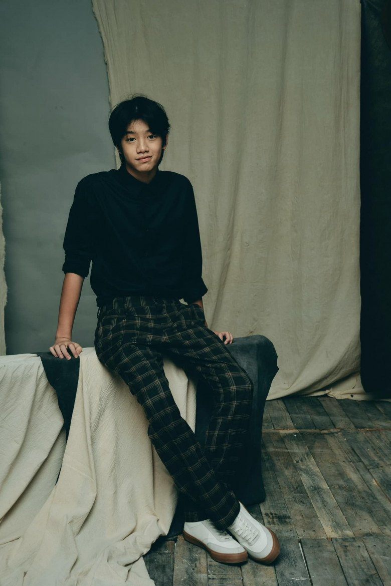 Subeo: Lớn l&ecirc;n giữa h&agrave;o quang nhưng chọn c&aacute;ch sống giản dị, anh cả cao lớn của 4 em nhỏ, "sợi d&acirc;y t&igrave;nh cảm" kết nối hai gia đ&igrave;nh- Ảnh 23.