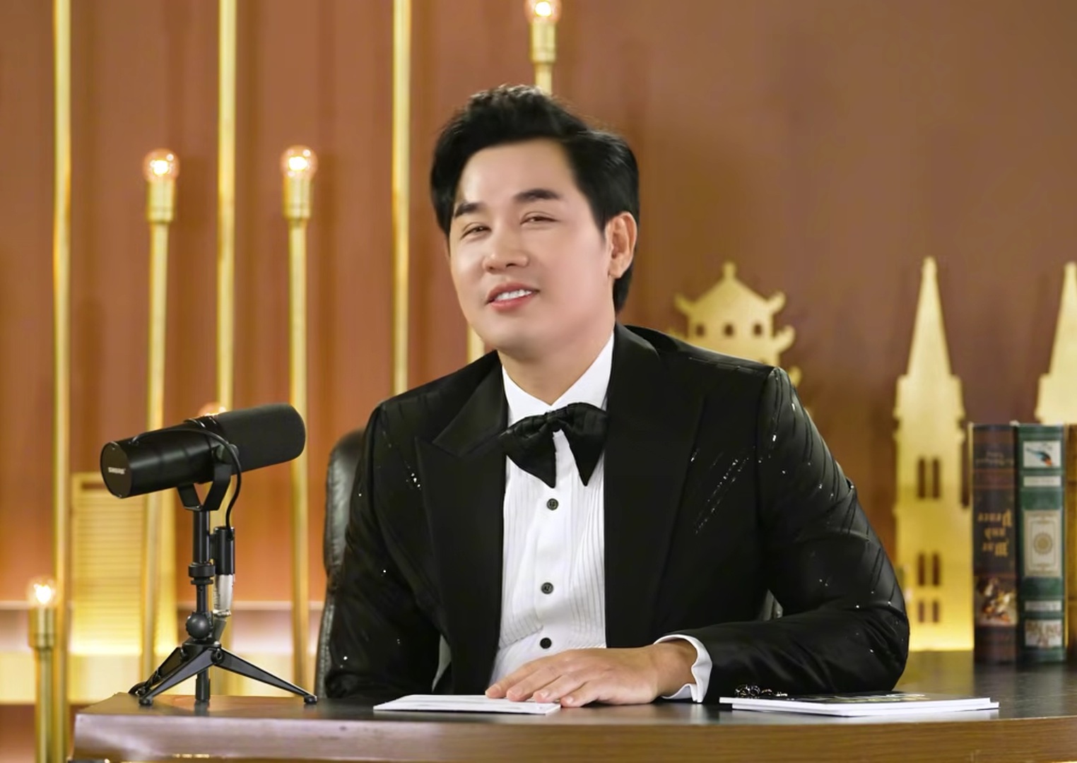 MC Nguy&ecirc;n Khang n&oacute;i thẳng một nữ NSƯT: "T&ocirc;i kh&ocirc;ng tiện c&ocirc;ng bố một số tin nhắn" - Ảnh 1.