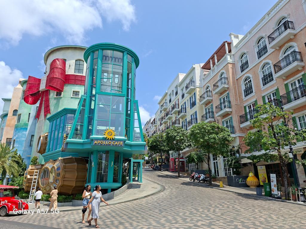 Du lịch Sunset Town Phú Quốc cùng Samsung Galaxy A57 5G: Bắt ảnh nghệ từ bản nâng cấp chất lượng của A56 - Ảnh 1. Du lịch Sunset Town Phú Quốc cùng Samsung Galaxy A57 5G: Bắt ảnh nghệ từ bản nâng cấp chất lượng của A56 - Ảnh 1.