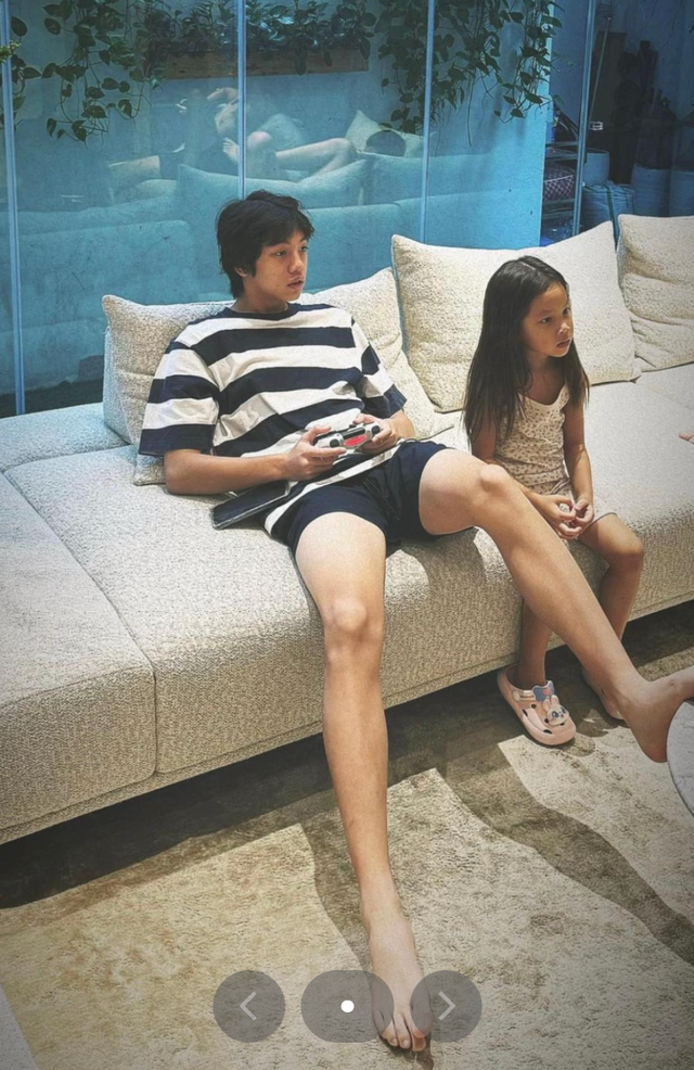 Subeo: Lớn l&ecirc;n giữa h&agrave;o quang nhưng chọn c&aacute;ch sống giản dị, anh cả cao lớn của 4 em nhỏ, "sợi d&acirc;y t&igrave;nh cảm" kết nối hai gia đ&igrave;nh- Ảnh 19.