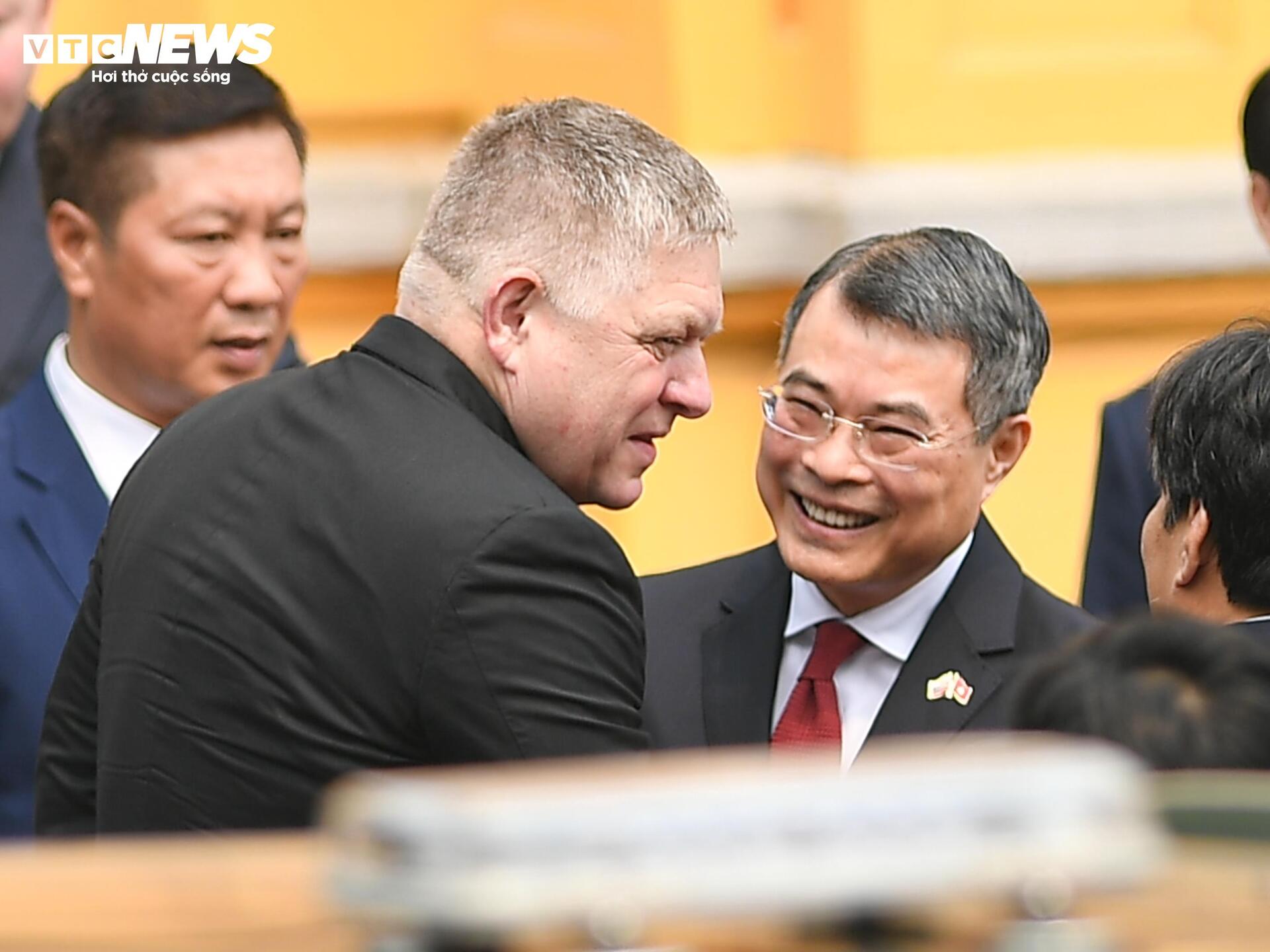 Thủ tướng L&ecirc; Minh Hưng đ&oacute;n tiếp Thủ tướng Slovakia Robert Fico tại Việt Nam 2026 - Ảnh 1.