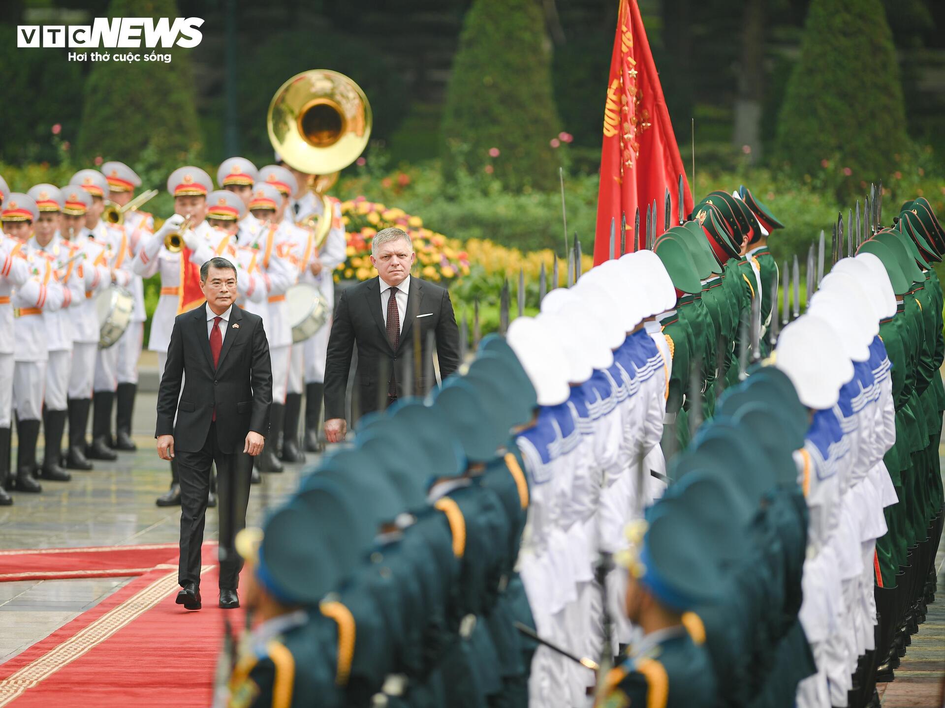 Thủ tướng L&ecirc; Minh Hưng đ&oacute;n tiếp Thủ tướng Slovakia Robert Fico tại Việt Nam 2026 - Ảnh 4.
