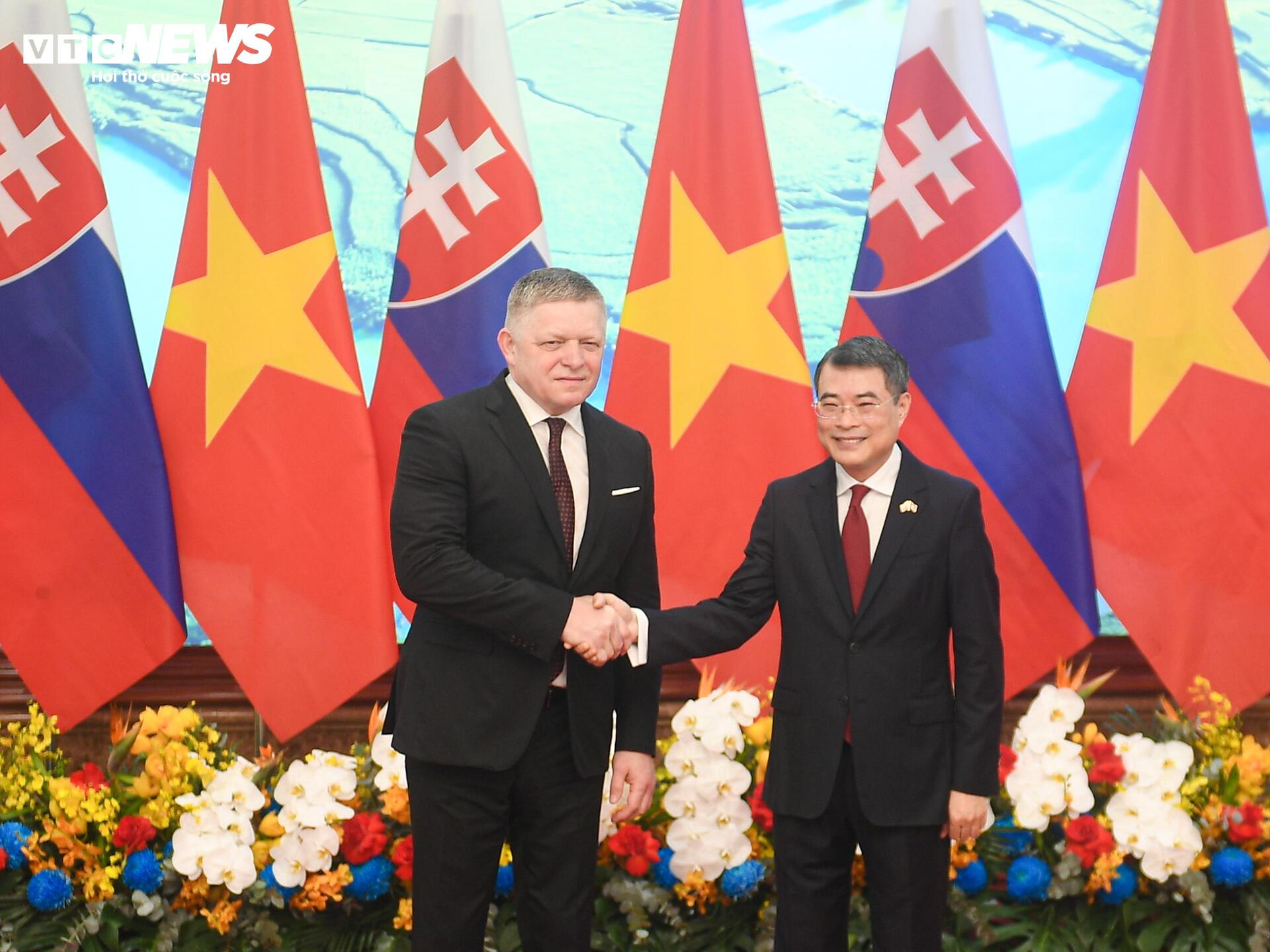 Thủ tướng L&ecirc; Minh Hưng đ&oacute;n tiếp Thủ tướng Slovakia Robert Fico tại Việt Nam 2026 - Ảnh 10.