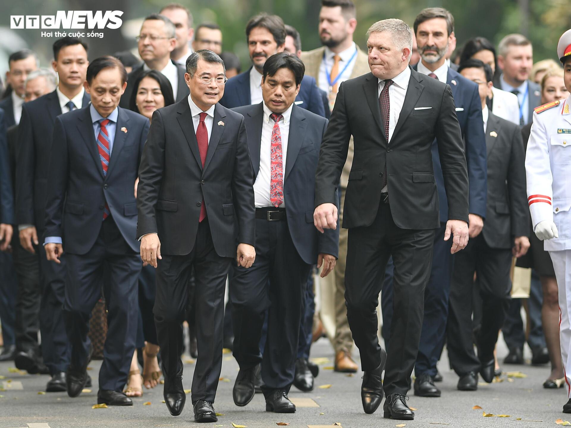 Thủ tướng L&ecirc; Minh Hưng đ&oacute;n tiếp Thủ tướng Slovakia Robert Fico tại Việt Nam 2026 - Ảnh 7.
