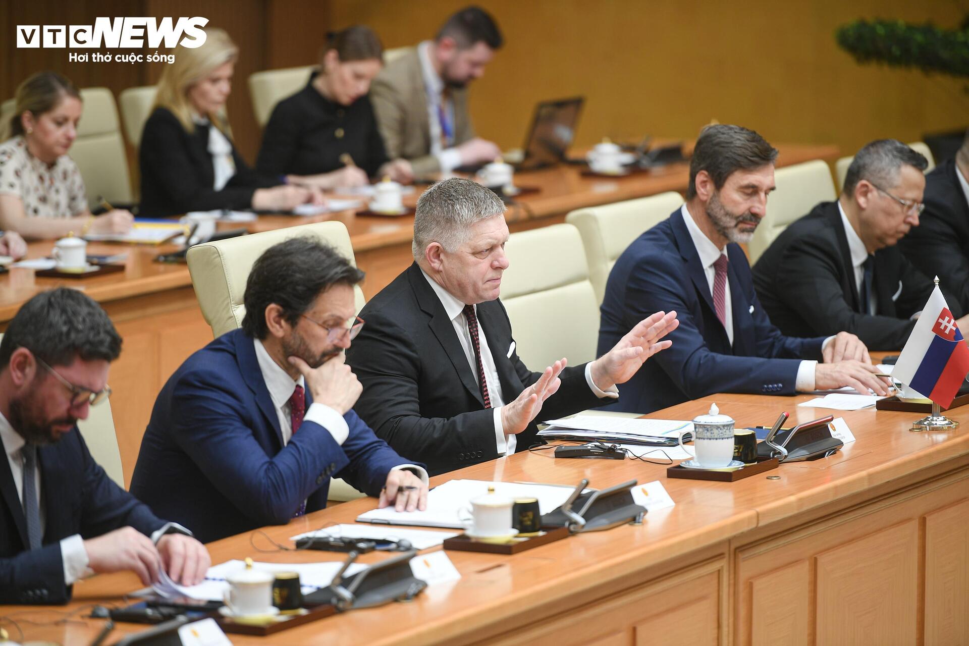 Thủ tướng L&ecirc; Minh Hưng đ&oacute;n tiếp Thủ tướng Slovakia Robert Fico tại Việt Nam 2026 - Ảnh 12.