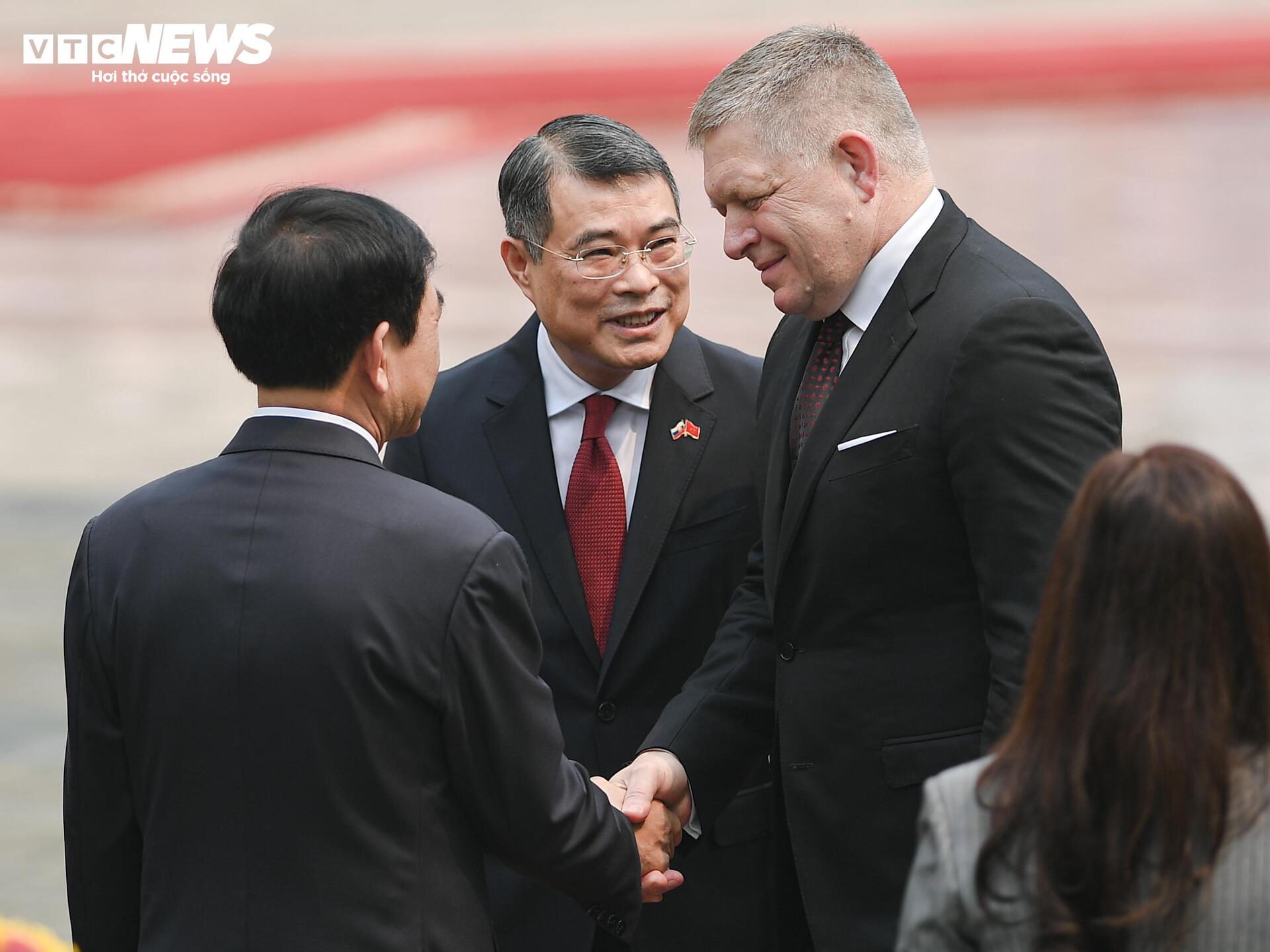 Thủ tướng L&ecirc; Minh Hưng đ&oacute;n tiếp Thủ tướng Slovakia Robert Fico tại Việt Nam 2026 - Ảnh 6.