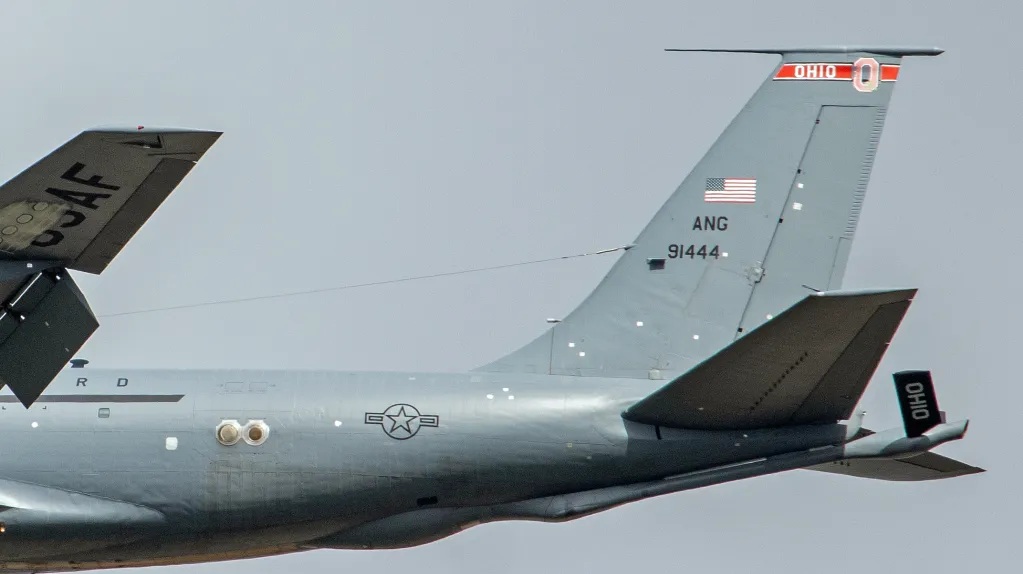 H&igrave;nh ảnh m&aacute;y bay Mỹ bị hư hại sau tấn c&ocirc;ng Iran tại Ả Rập Saudi - Ảnh 3.