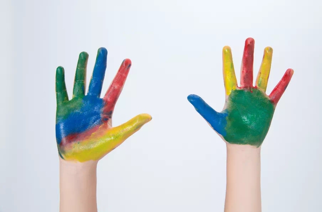 Cha mẹ n&ecirc;n cẩn trọng với m&agrave;u sắc u &aacute;m của trẻ: Dấu hiệu trầm cảm - Ảnh 2.