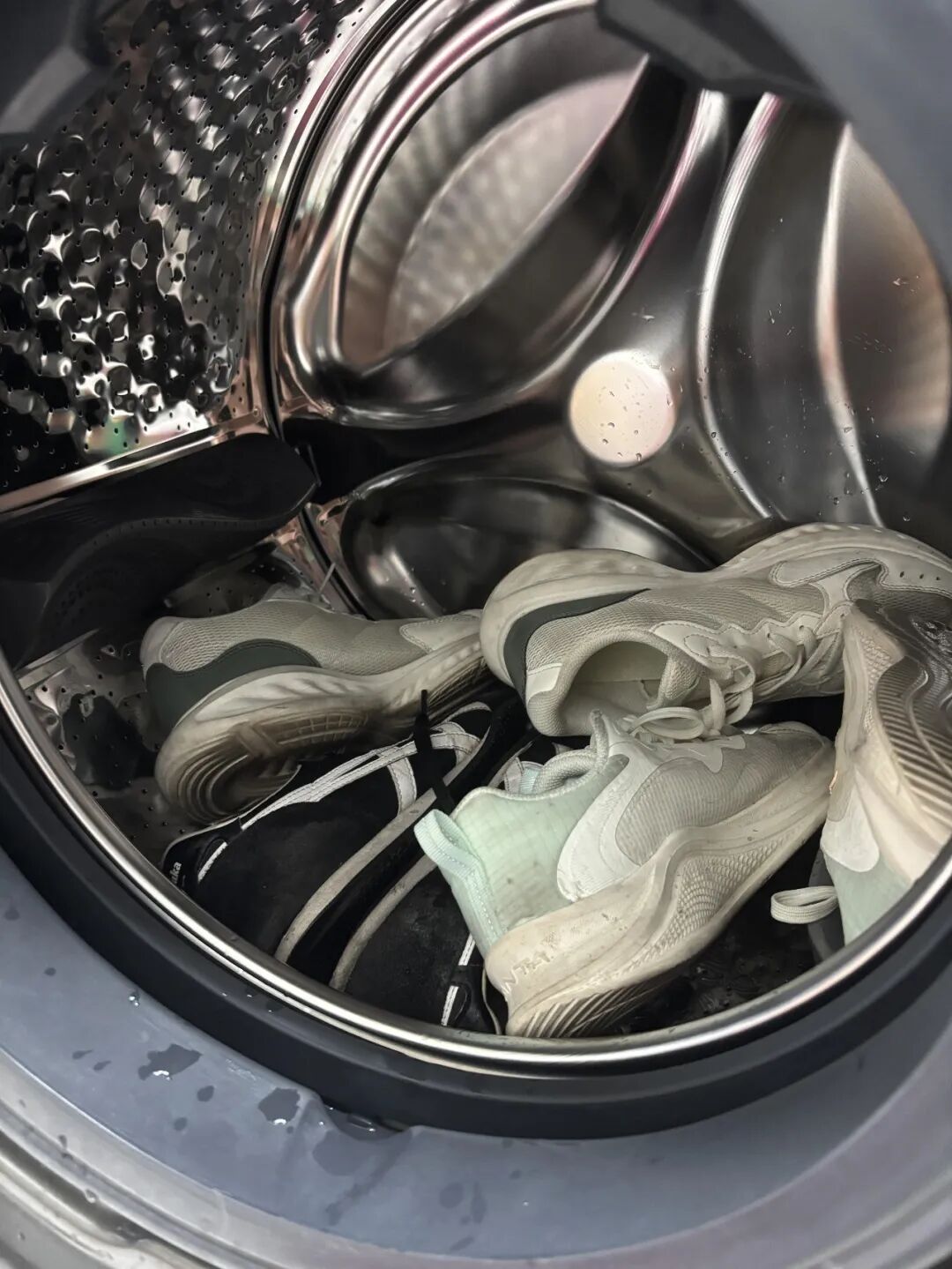 Sống 40 năm mới biết: Tuyệt đối kh&ocirc;ng cho 8 thứ n&agrave;y v&agrave;o m&aacute;y giặt, kh&ocirc;ng chỉ hỏng đồ m&agrave; c&ograve;n &ldquo;giết chết&rdquo; m&aacute;y rất nhanh - Ảnh 8.