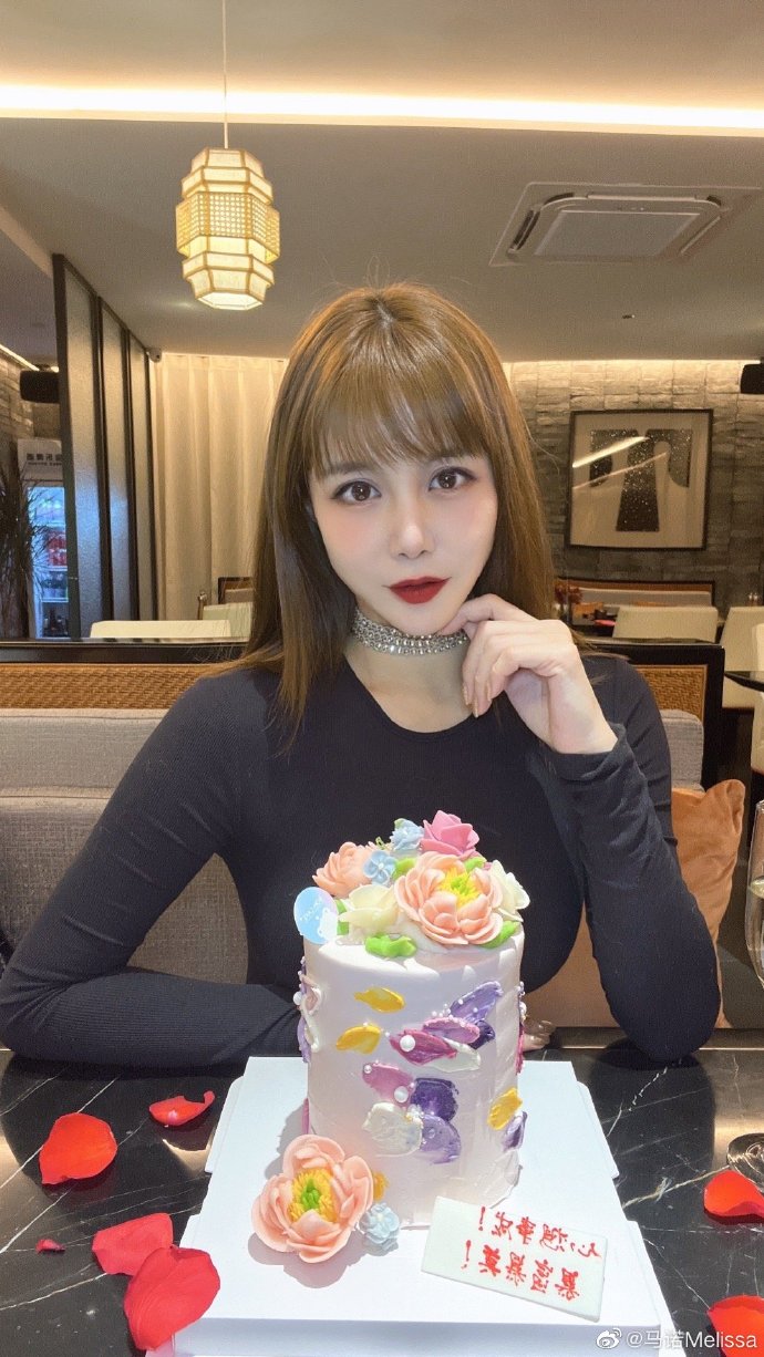 Cuộc sống hiện tại của c&ocirc; g&aacute;i từng viral với c&acirc;u n&oacute;i: "T&ocirc;i th&agrave; ngồi kh&oacute;c trong xe BMW c&ograve;n hơn ngồi cười sau xe đạp"? - Ảnh 8.