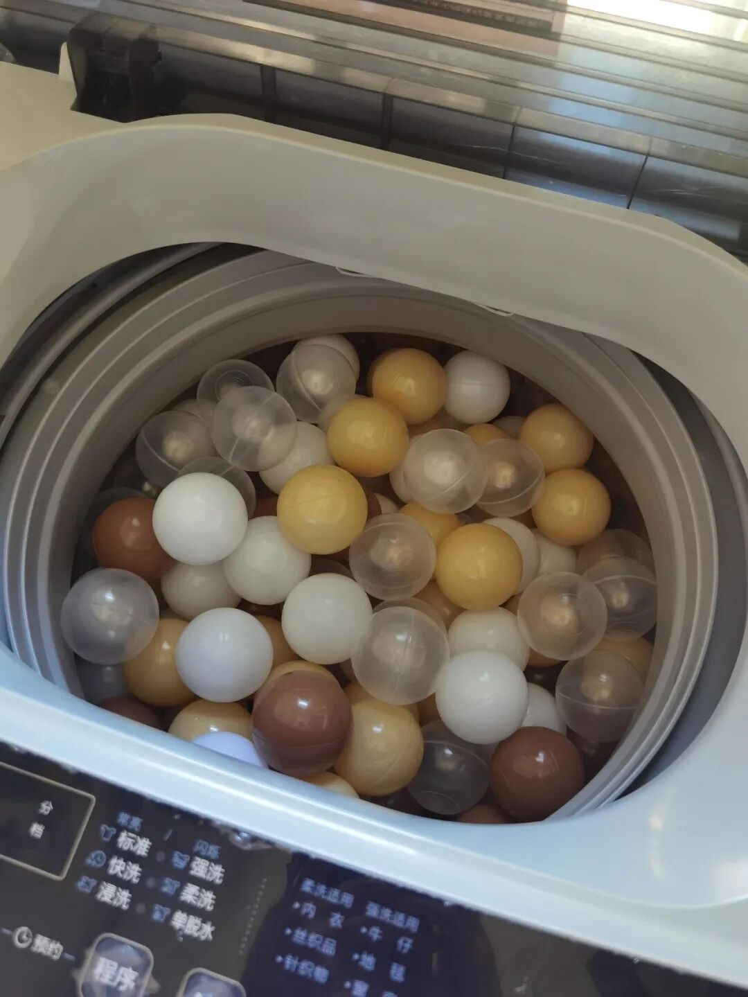 Sống 40 năm mới biết: Tuyệt đối kh&ocirc;ng cho 8 thứ n&agrave;y v&agrave;o m&aacute;y giặt, kh&ocirc;ng chỉ hỏng đồ m&agrave; c&ograve;n &ldquo;giết chết&rdquo; m&aacute;y rất nhanh - Ảnh 4.