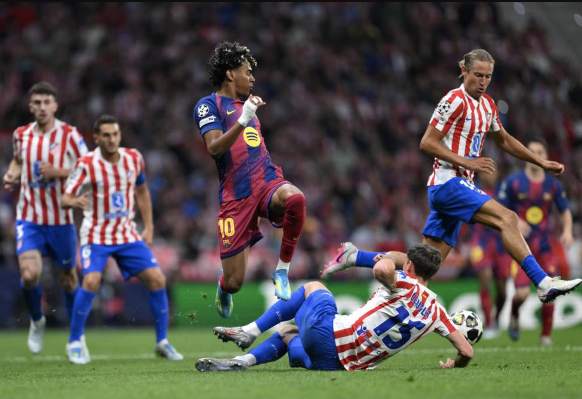 Atletico Madrid loại Barcelona tại tứ kết Champions League - Ảnh 1.