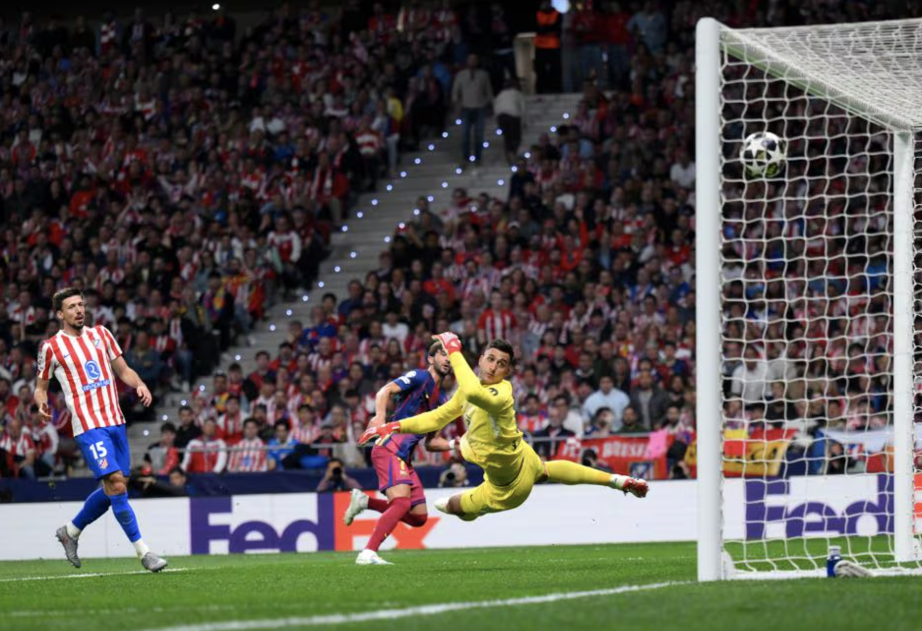 Atletico Madrid loại Barcelona tại tứ kết Champions League - Ảnh 3.