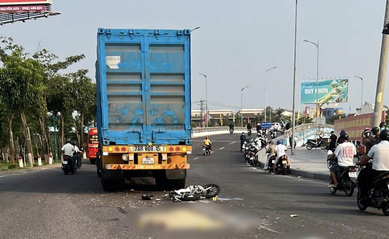 Tai nạn xe máy và xe đầu kéo tại gia Lai khiến nữ sinh tử vong tại chỗ - Ảnh 1. Tai nạn xe máy và xe đầu kéo tại gia Lai khiến nữ sinh tử vong tại chỗ - Ảnh 1.