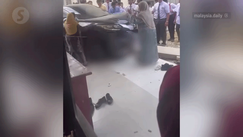 Nhầm chân phanh với chân ga, nữ giáo viên lái ô tô đâm vào 2 học sinh khiến 1 em thiệt mạng - Ảnh 1.